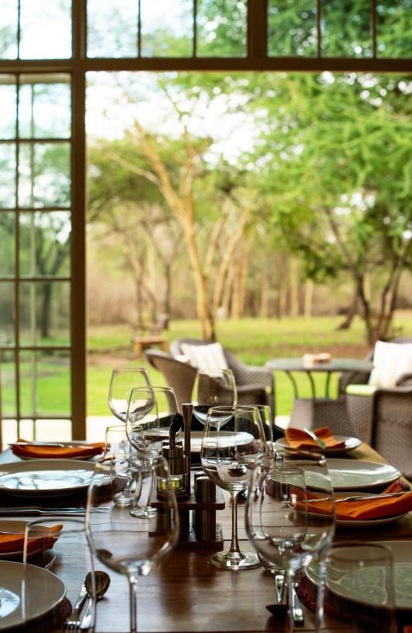 The Safari House Hotell Usa River Eksteriør bilde